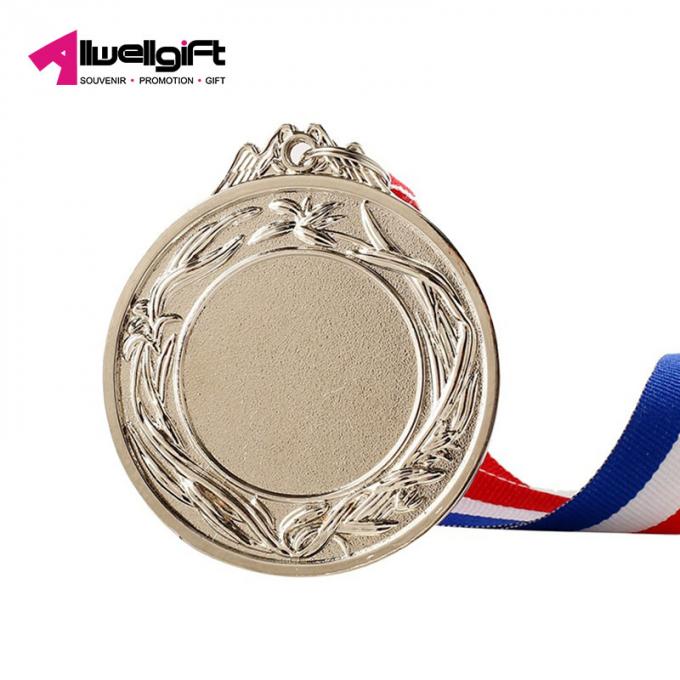 Médaille faite sur commande peinte créative fonctionnante de sports de relief par 3D de médaille de jeux en alliage de zinc de marathon de médaillon de récompense de sports des prix bon marché