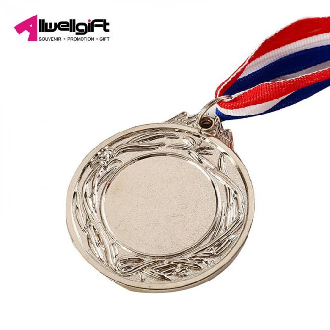 Médaille faite sur commande peinte créative fonctionnante de sports de relief par 3D de médaille de jeux en alliage de zinc de marathon de médaillon de récompense de sports des prix bon marché