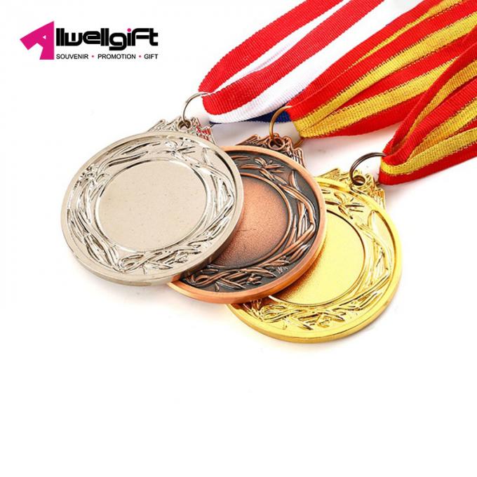 Médaille faite sur commande peinte créative fonctionnante de sports de relief par 3D de médaille de jeux en alliage de zinc de marathon de médaillon de récompense de sports des prix bon marché