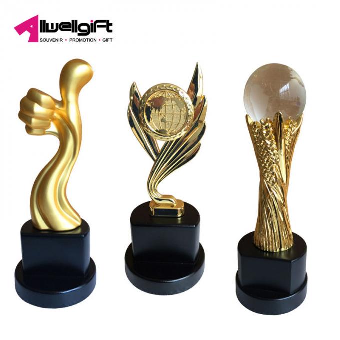 La série faite sur commande de sports d'or de tasse de trophée en métal pour l'événement annuel de souvenir attribue à trophée les métiers en alliage de zinc pour la décoration à la maison