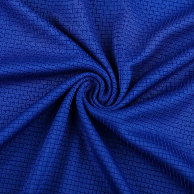 Rouge confortable populaire du marché et débardeur s'exerçant bleu