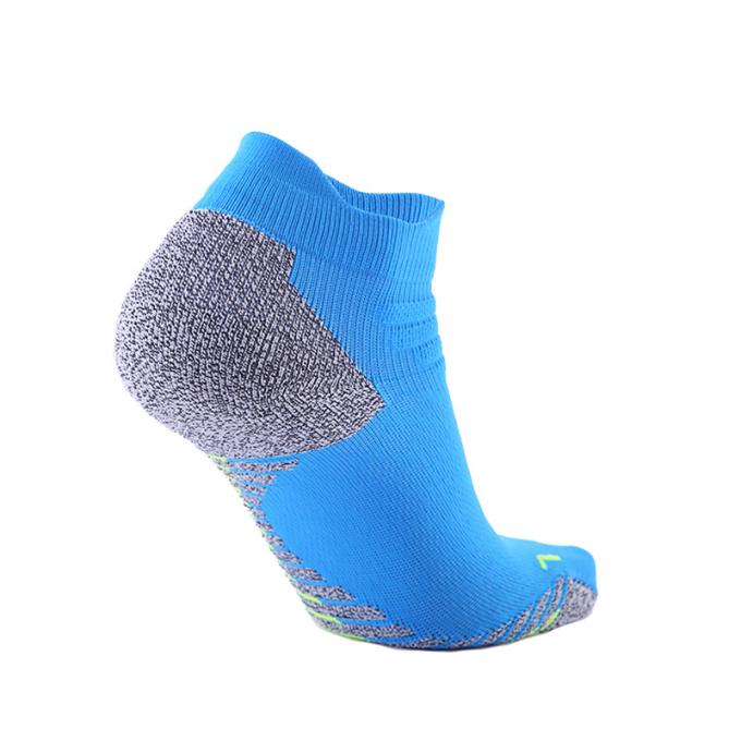 Le bas respirable de coton a coupé les chaussettes sportives pour les socquettes idéales de femmes et d'hommes pour courir, augmentant, séance d'entraînement, longues promenades