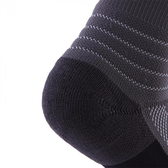 L'équipage confortable cogne les chaussettes respirables extérieures Customize de basket-ball de sports permise pour les hommes