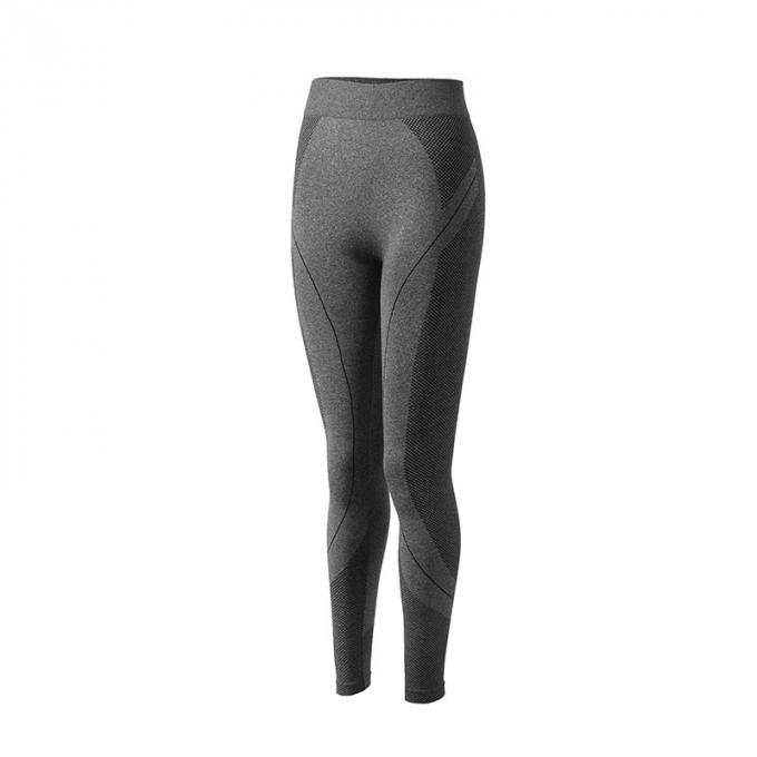Le pantalon ayant beaucoup d'étages de la performance des femmes folâtre l'usage pour établir le yoga de base legging